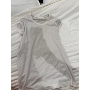 Women’s white lululemon swiftly tech short sleeve 2.0 shirt